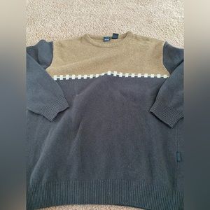 Size small men’s Hugo boss sweater